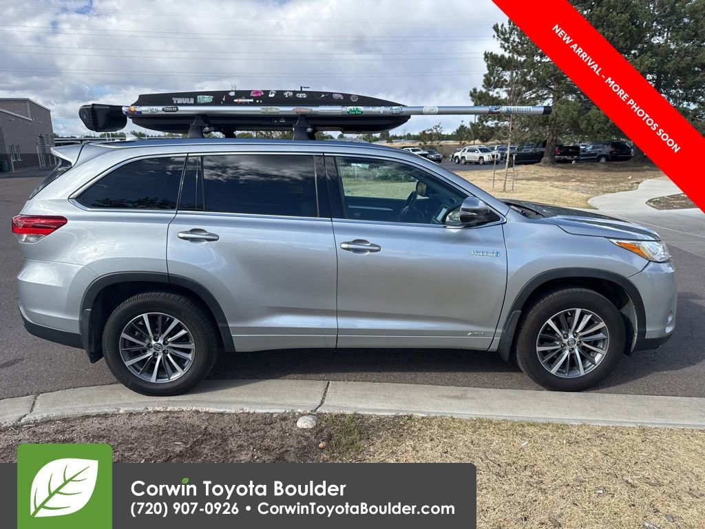 Used 2017 Toyota Highlander XLE AWD/4WD image 8