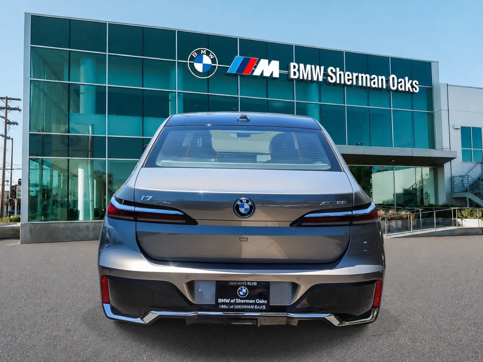 Used 2023 BMW i7 xDrive60 AWD/4WD image 5
