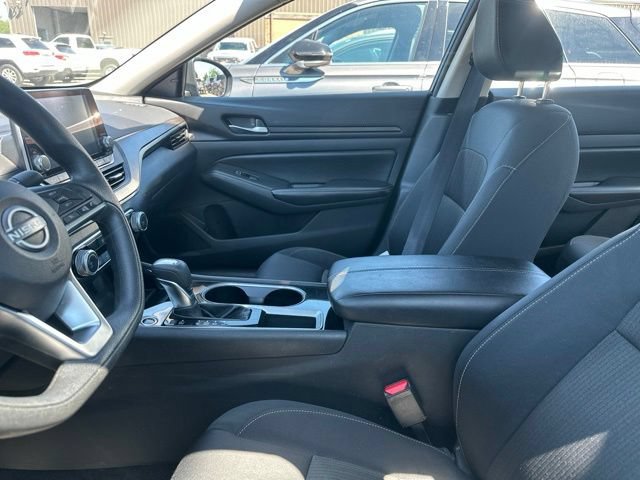 Used 2024 Nissan Altima 2.5 SV FWD image 7