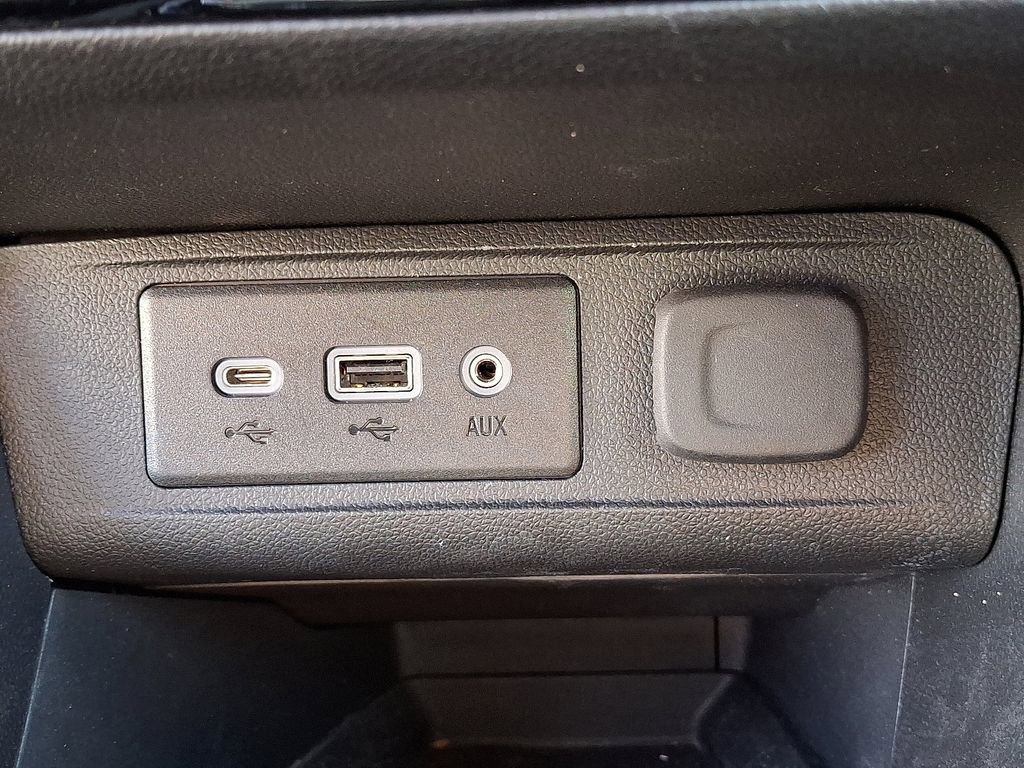 Used 2023 Buick Encore GX Select w/ Sport Touring Package FWD image 25