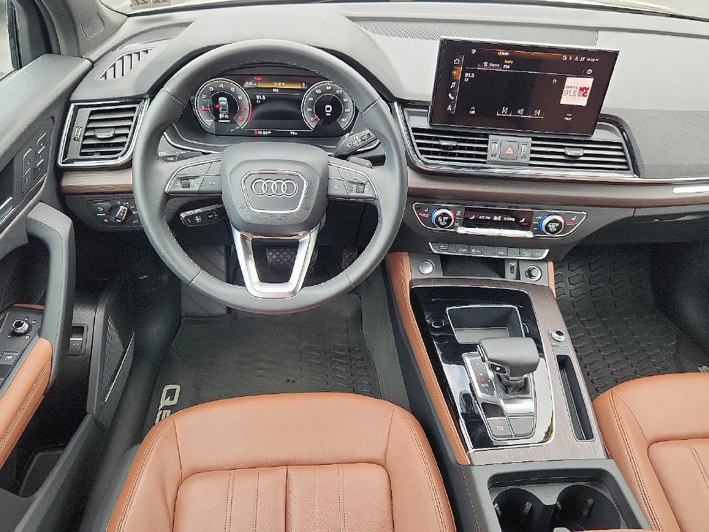 Used 2023 Audi Q5 2.0T Premium Plus w/ Premium Plus Package AWD/4WD image 7