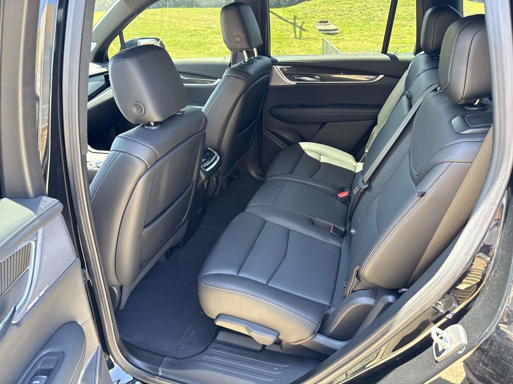 Used 2023 Cadillac XT6 Sport w/ Technology Package AWD/4WD image 10