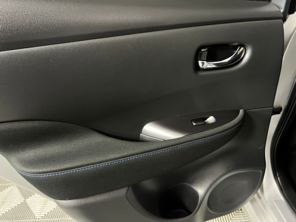 Used 2023 Nissan Leaf S image 24