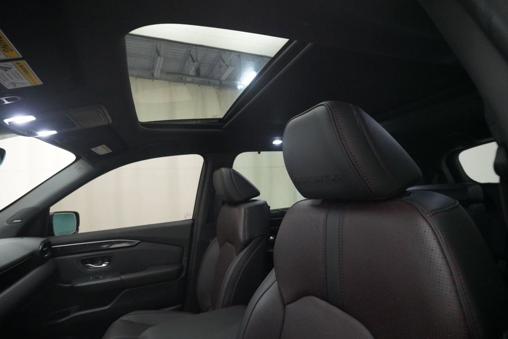 Certified 2025 Honda Pilot Black Edition image 34