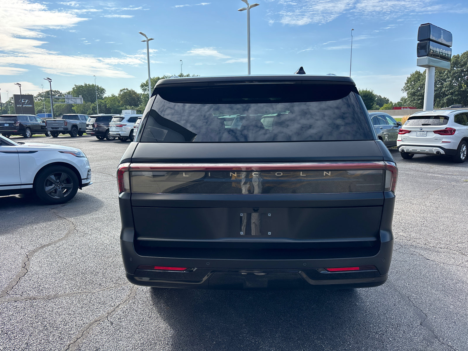 New 2027 Lincoln Navigator Reserve w/ Jet Appearance Package AWD/4WD image 6