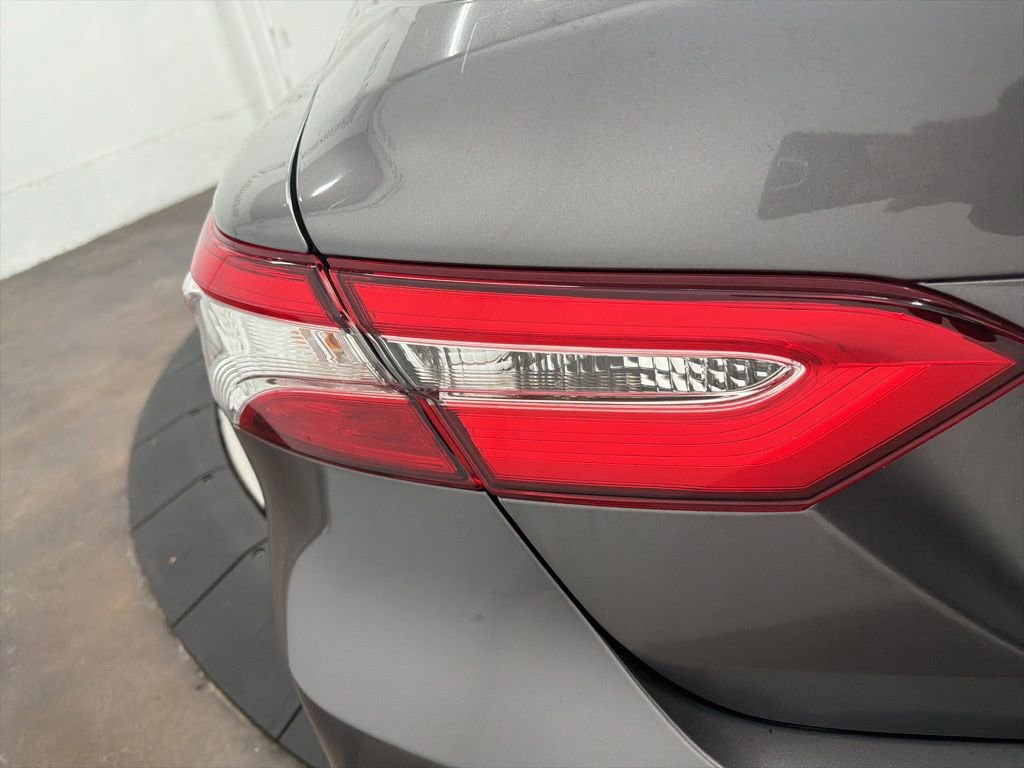Used 2020 Toyota Camry LE w/ Convenience Package FWD image 12