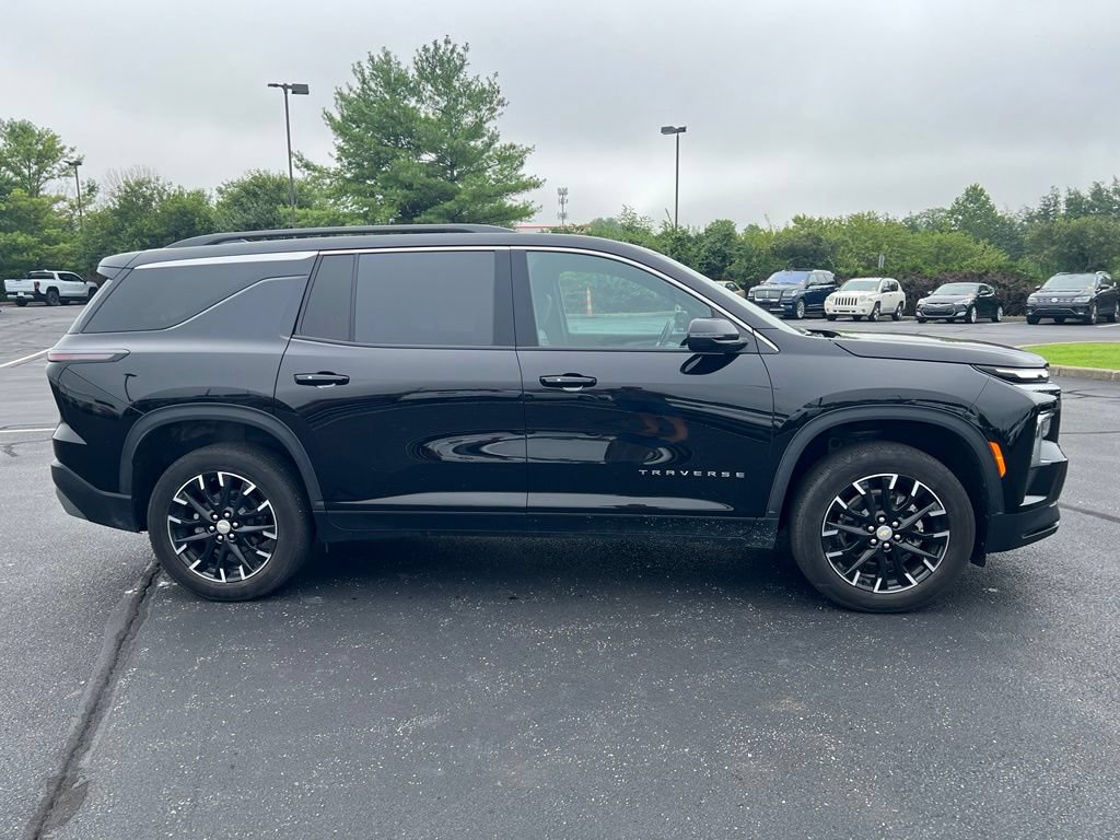 Used 2025 Chevrolet Traverse LT w/ Sun and Wheel Package AWD/4WD image 5