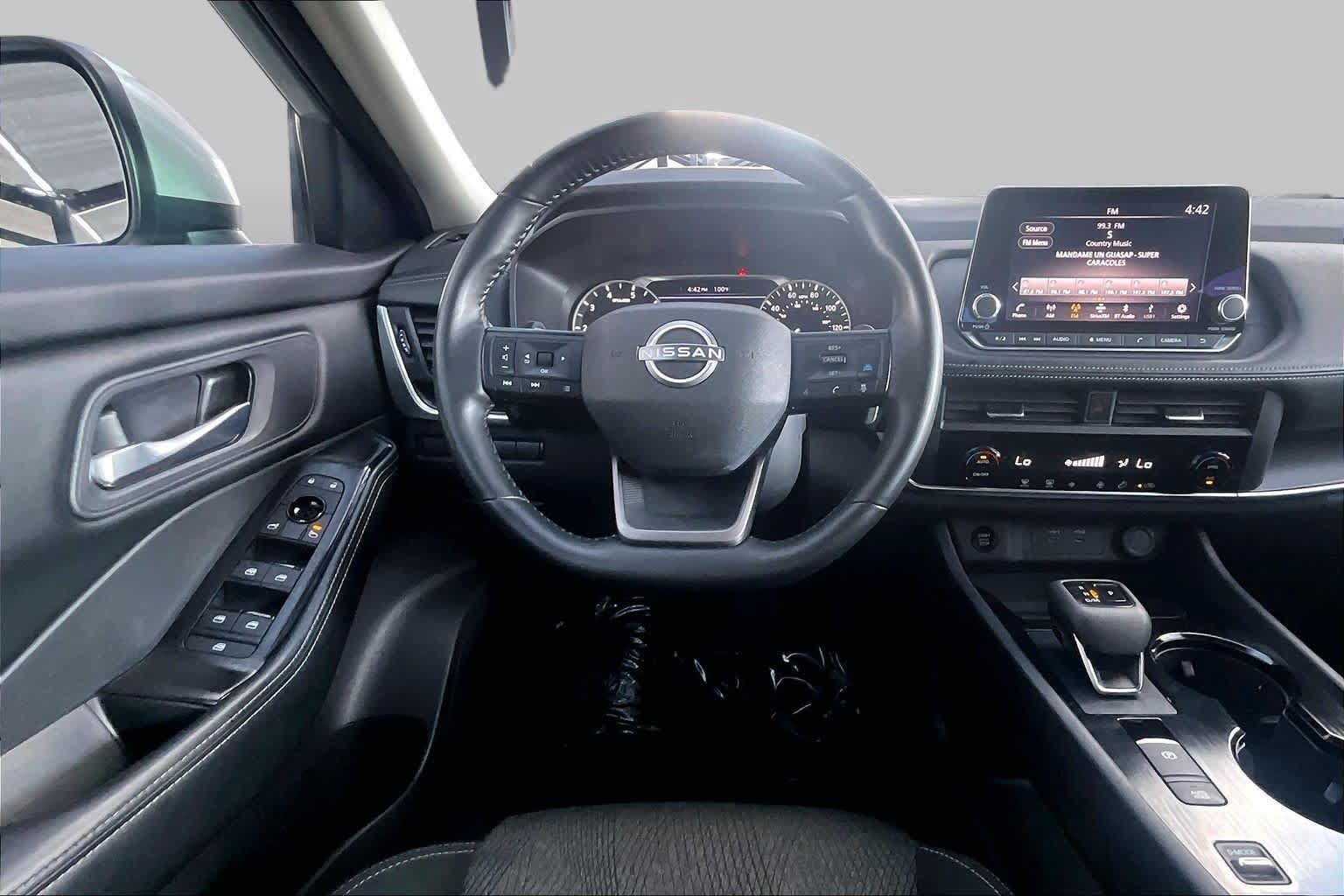 Used 2025 Nissan Rogue SV FWD image 12