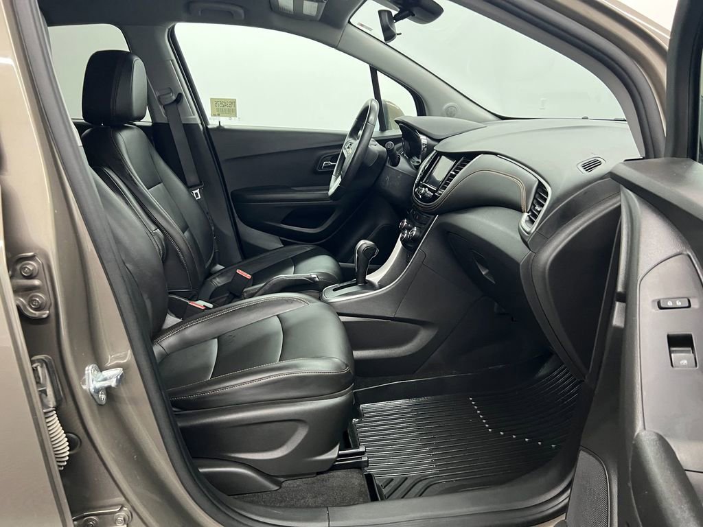 Used 2021 Chevrolet Trax LT w/ Premium Seat Package image 26