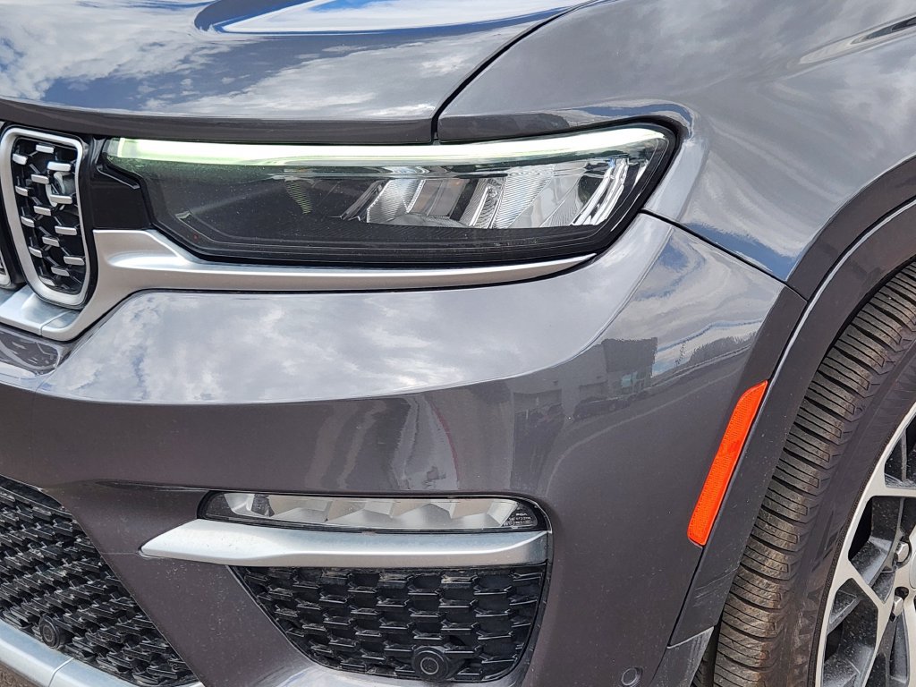 Used 2022 Jeep Grand Cherokee Summit AWD/4WD image 8