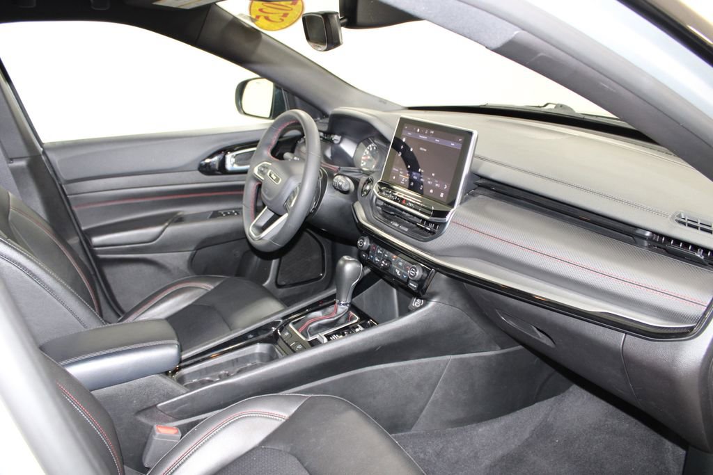 Used 2025 Jeep Compass Trailhawk image 28