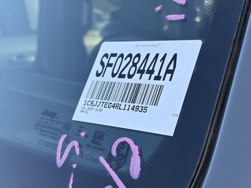 Used 2024 Jeep Gladiator Mojave w/ Technology Group AWD/4WD image 11
