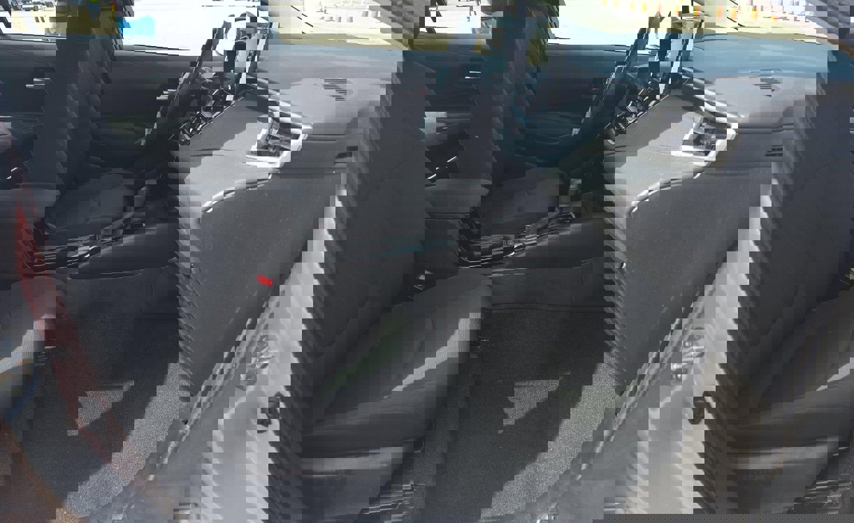 Used 2021 Toyota Corolla LE image 7