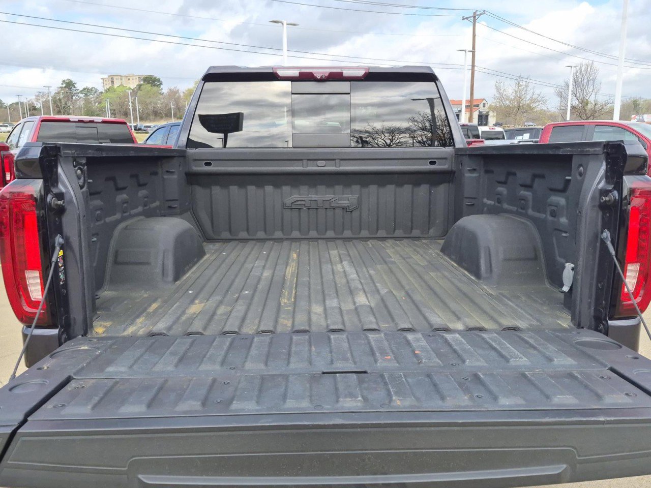 Certified 2022 GMC Sierra 1500 AT4 w/ AT4 Premium Package image 9