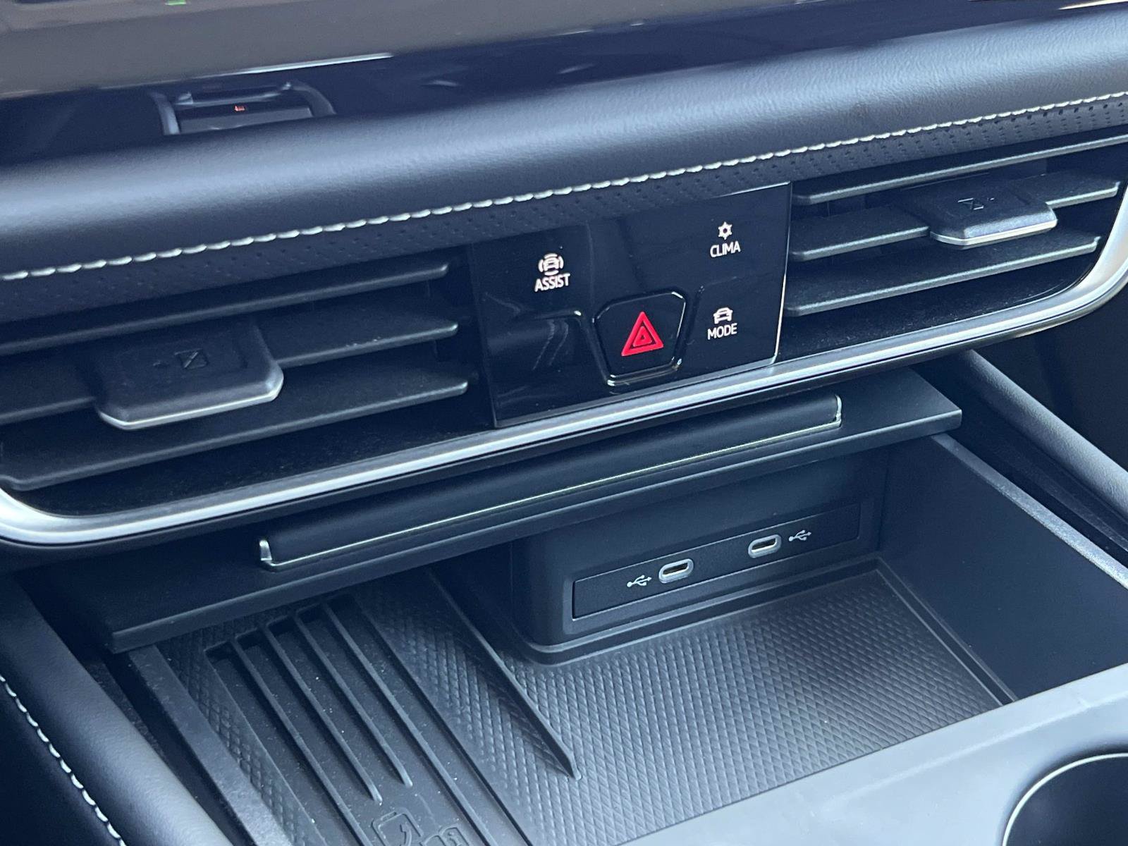 Certified 2025 Volkswagen Atlas SE FWD image 16