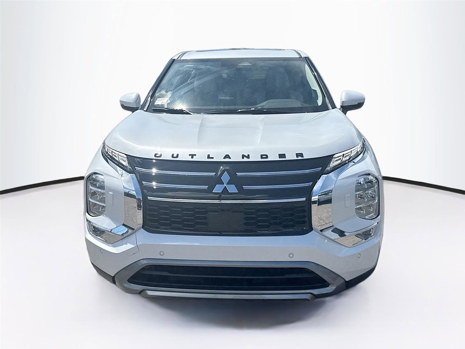 New 2025 Mitsubishi Outlander SE image 2