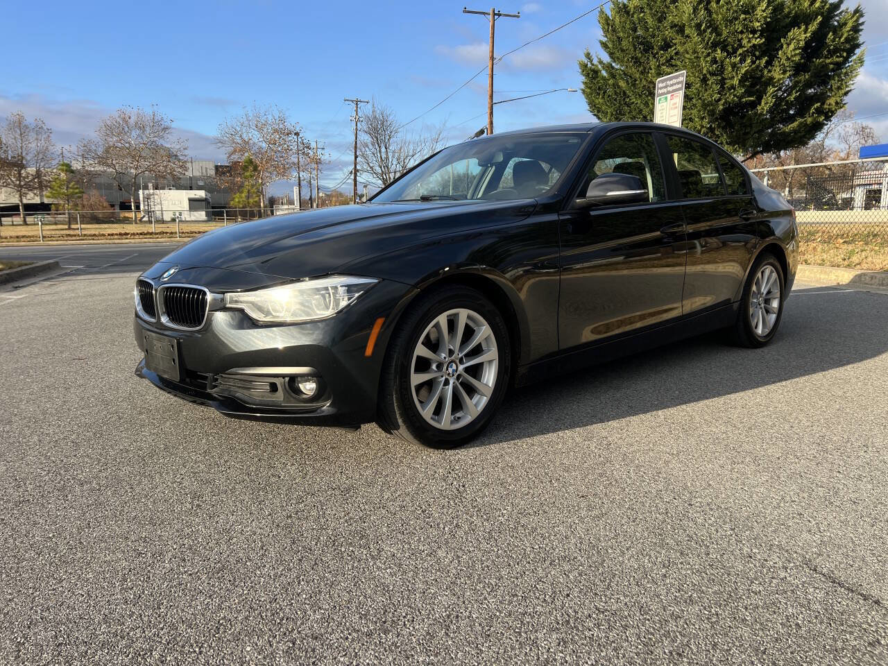Used 2018 BMW 320i xDrive Sedan image 2