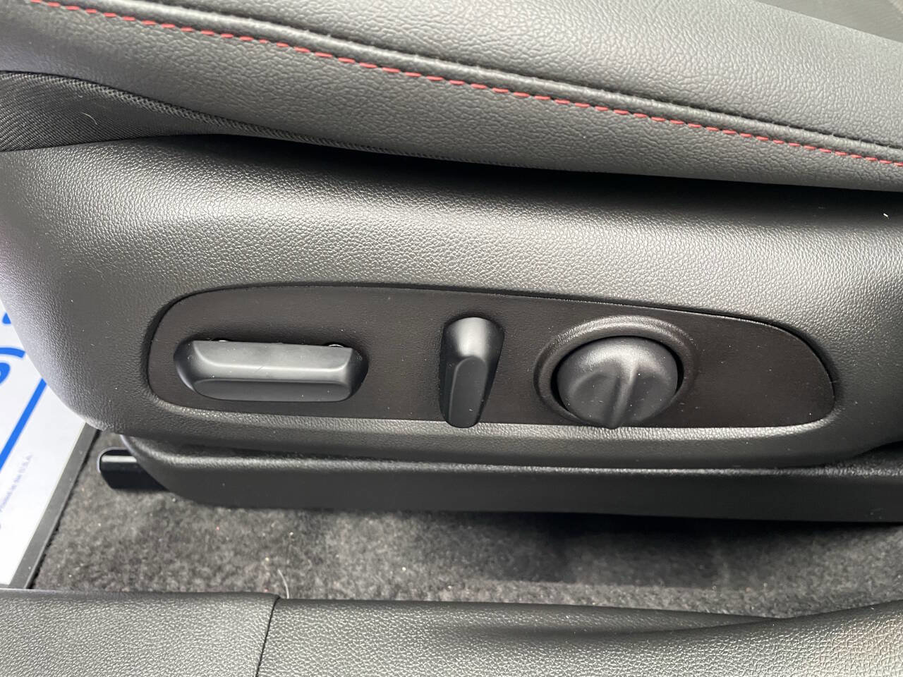 Used 2025 Chevrolet Trax RS w/ Sunroof Package image 13