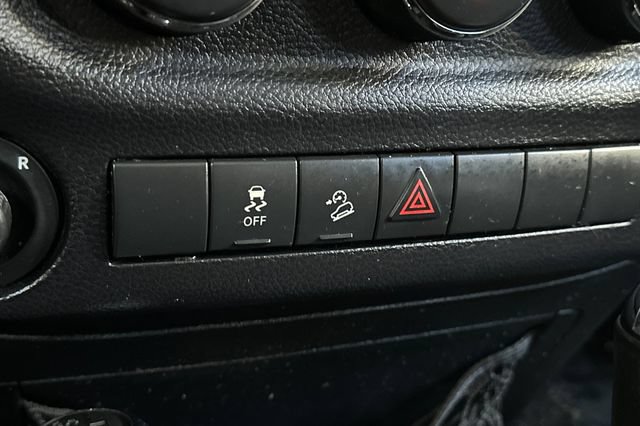 Used 2015 Jeep Wrangler Unlimited Sport w/ Quick Order Package 24S AWD/4WD image 32