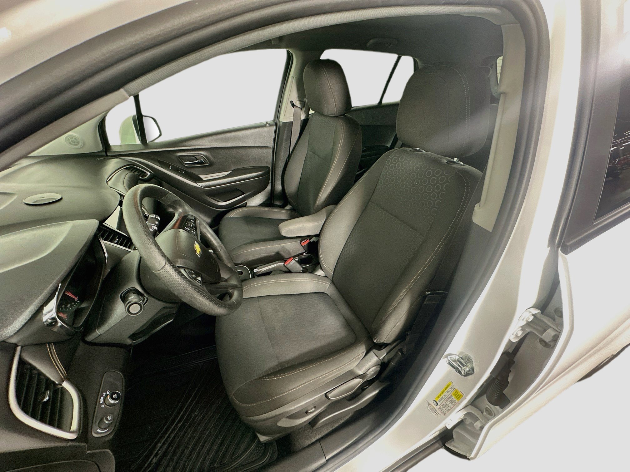 Used 2022 Chevrolet Trax LS w/ Tint and Cruise Package FWD image 13