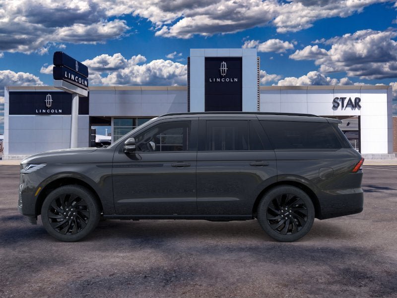 New 2026 Lincoln Navigator Reserve w/ Jet Appearance Package AWD/4WD image 3