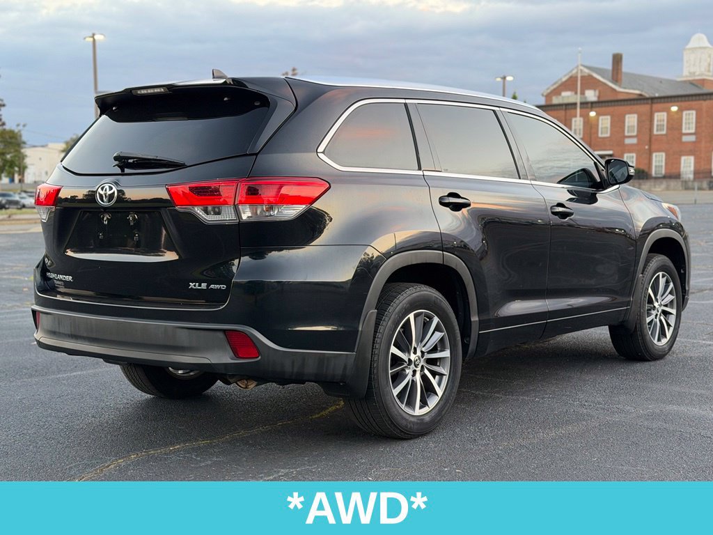 Used 2017 Toyota Highlander XLE w/ Carpet Mat Package AWD/4WD image 10