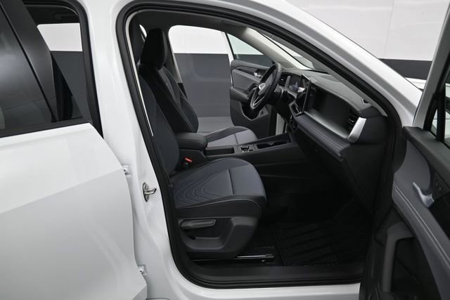 New 2026 Volkswagen Tiguan SE FWD image 14