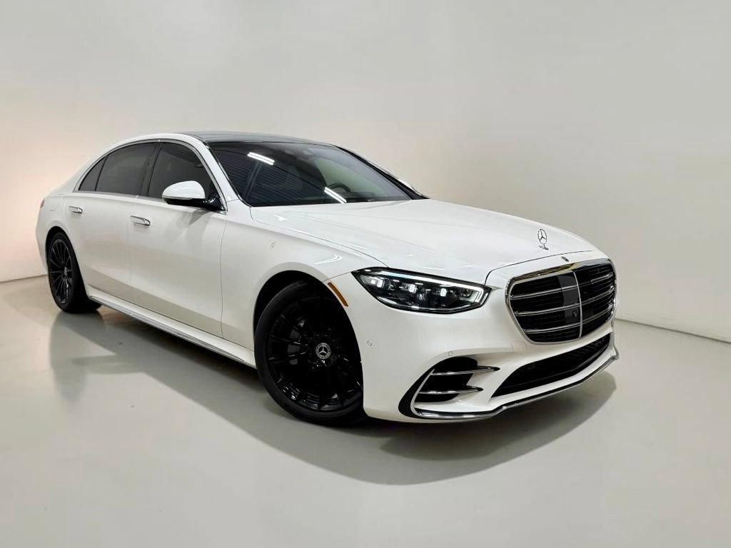 Used 2022 Mercedes-Benz S 500 4MATIC w/ AMG Line Package image 4