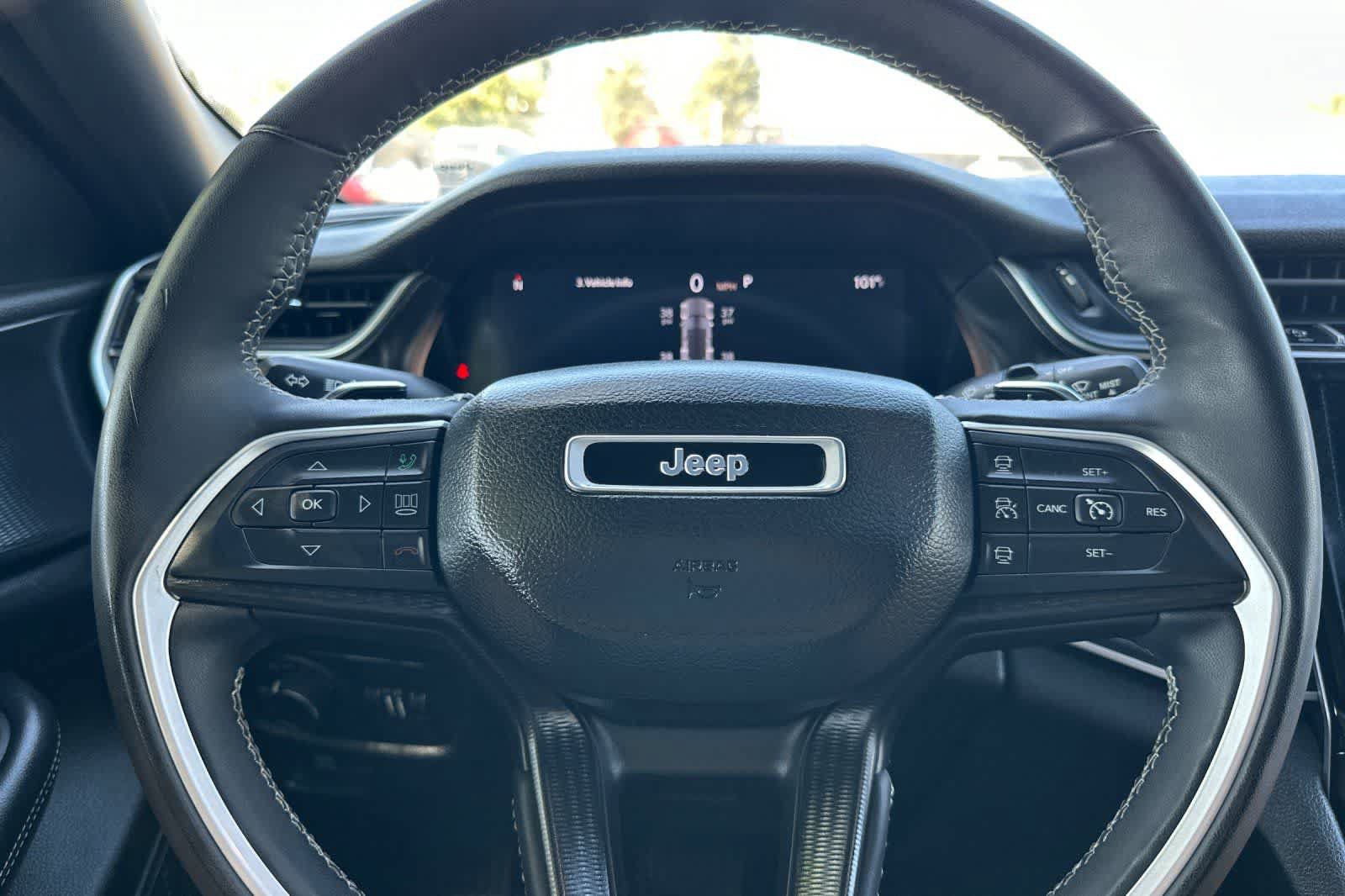 Used 2024 Jeep Grand Cherokee Altitude RWD image 28