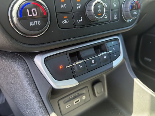 Certified 2022 GMC Terrain SLT w/ Infotainment Package II FWD image 29