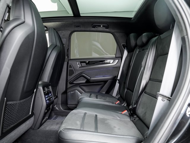 Certified 2025 Porsche Cayenne GTS image 27