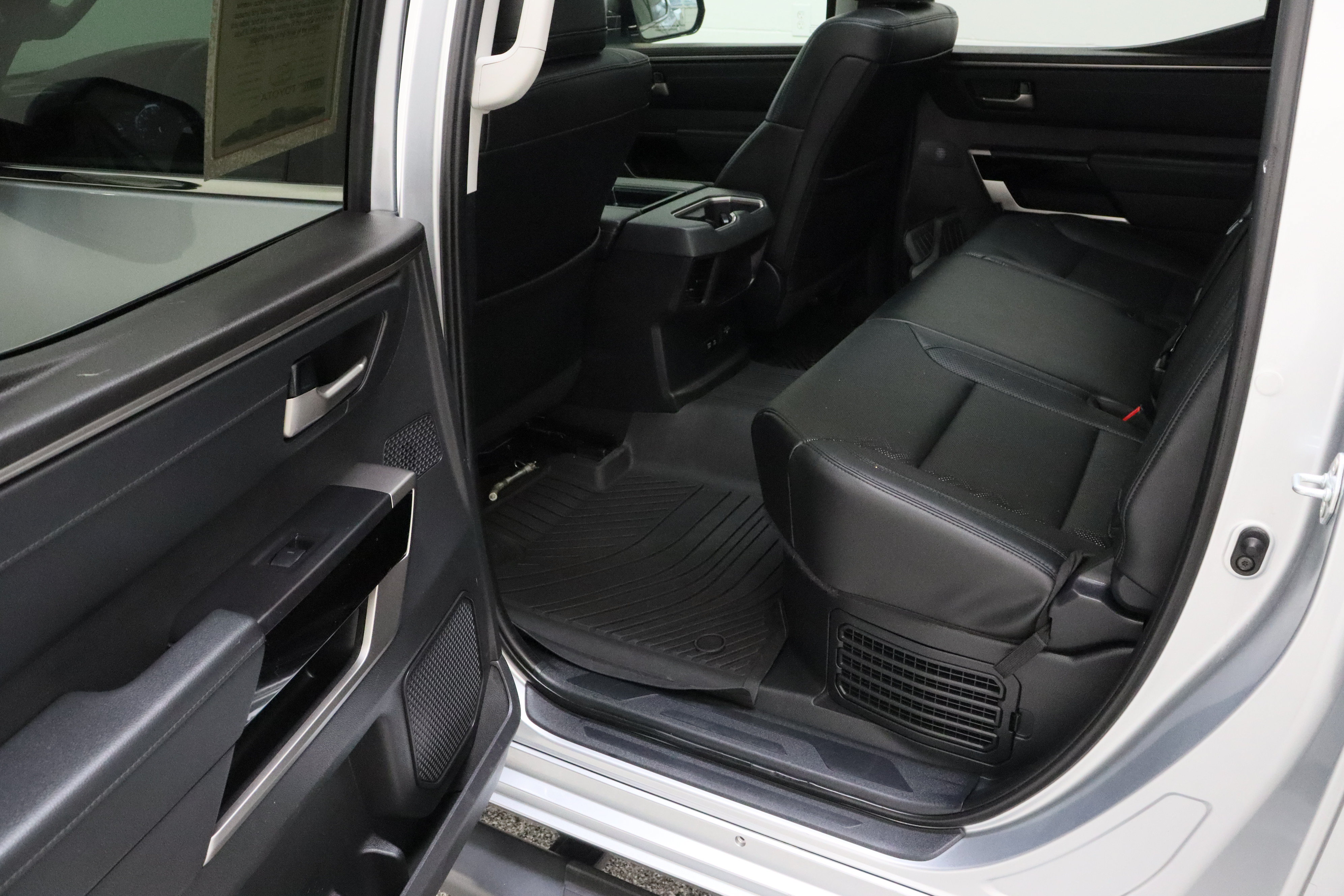Used 2024 Toyota Tundra Limited w/ Power Package AWD/4WD image 30