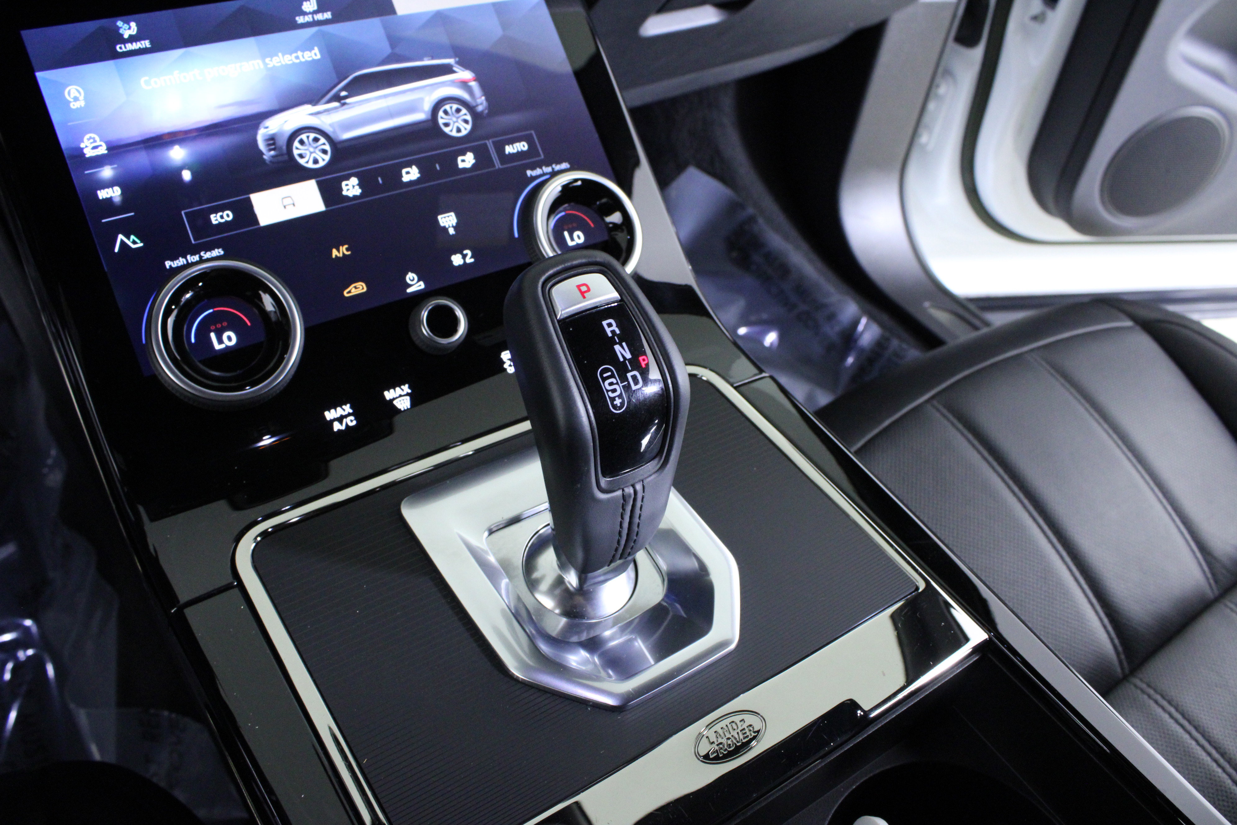 Used 2023 Land Rover Range Rover Evoque R-Dynamic S image 29