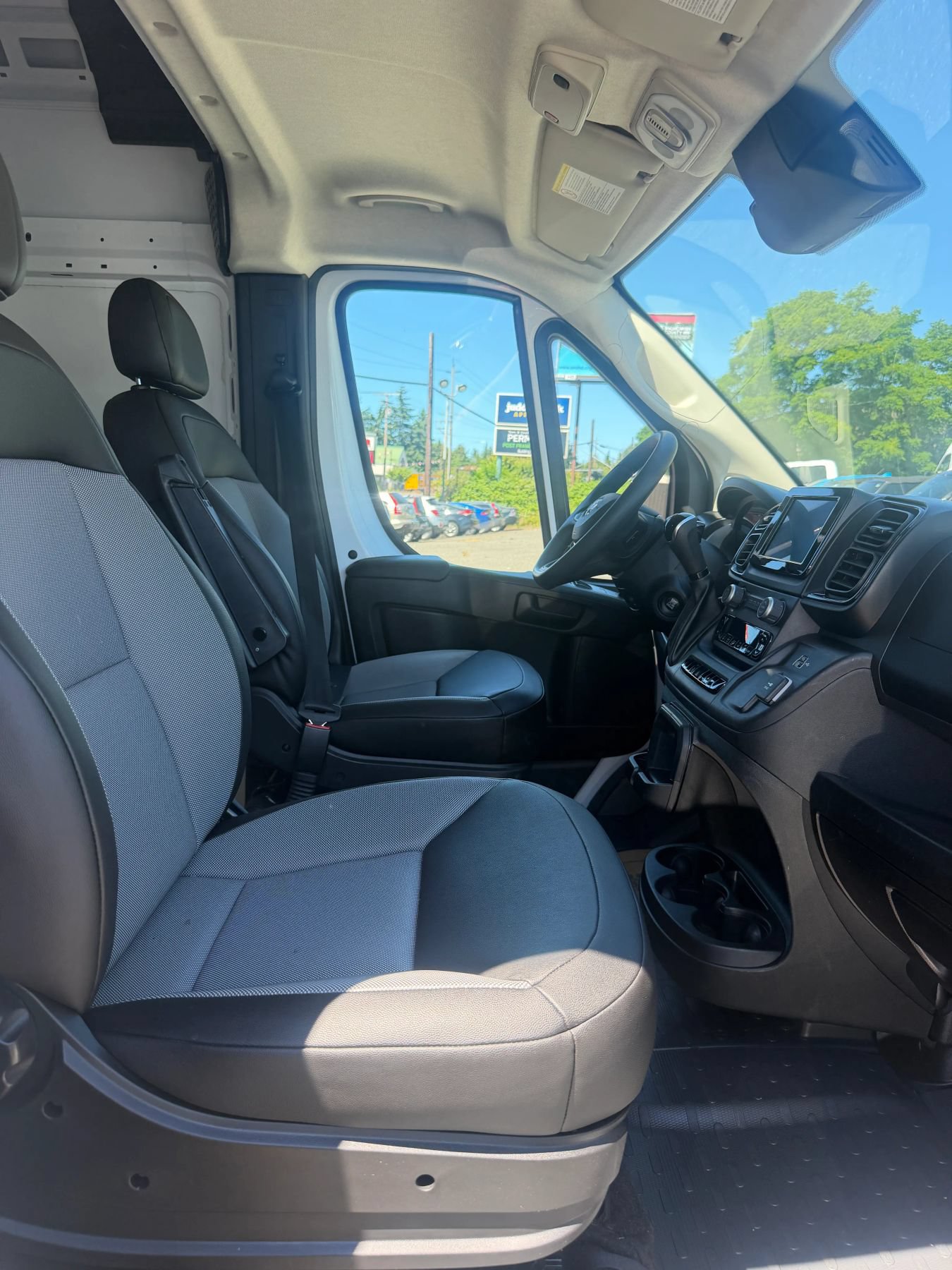 Used 2026 RAM ProMaster 2500 w/ Convenience Group FWD image 17