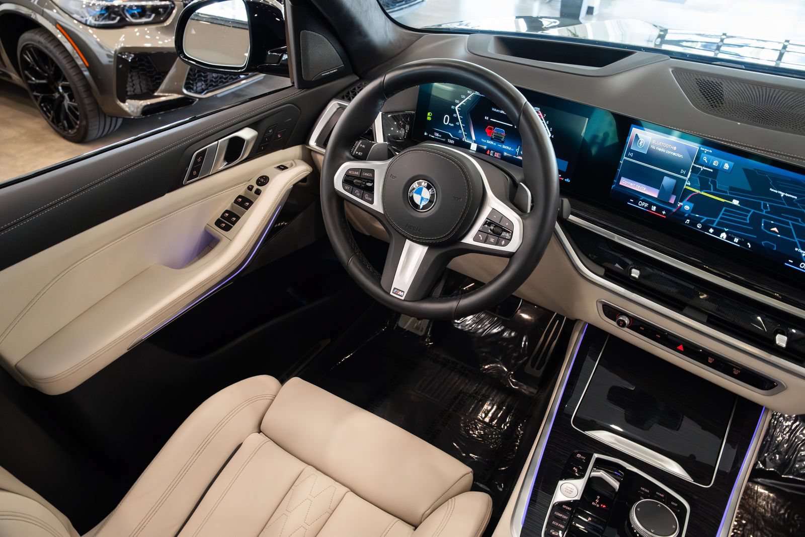 Used 2024 BMW X5 xDrive40i w/ M Sport Package AWD/4WD image 10
