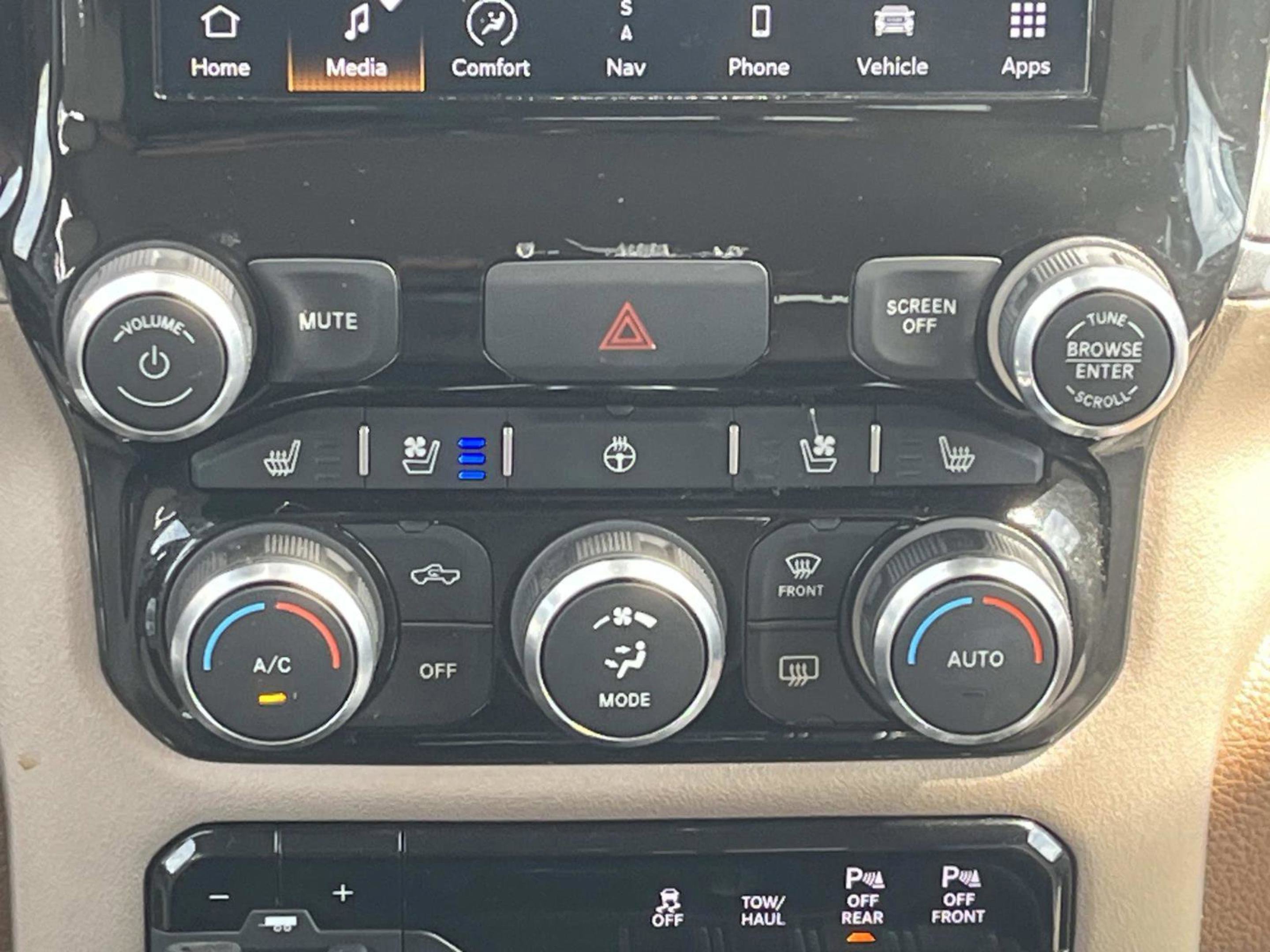 Used 2022 RAM 1500 Laramie AWD/4WD image 12