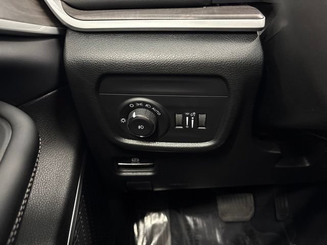 New 2026 Jeep Grand Cherokee Limited AWD/4WD image 40