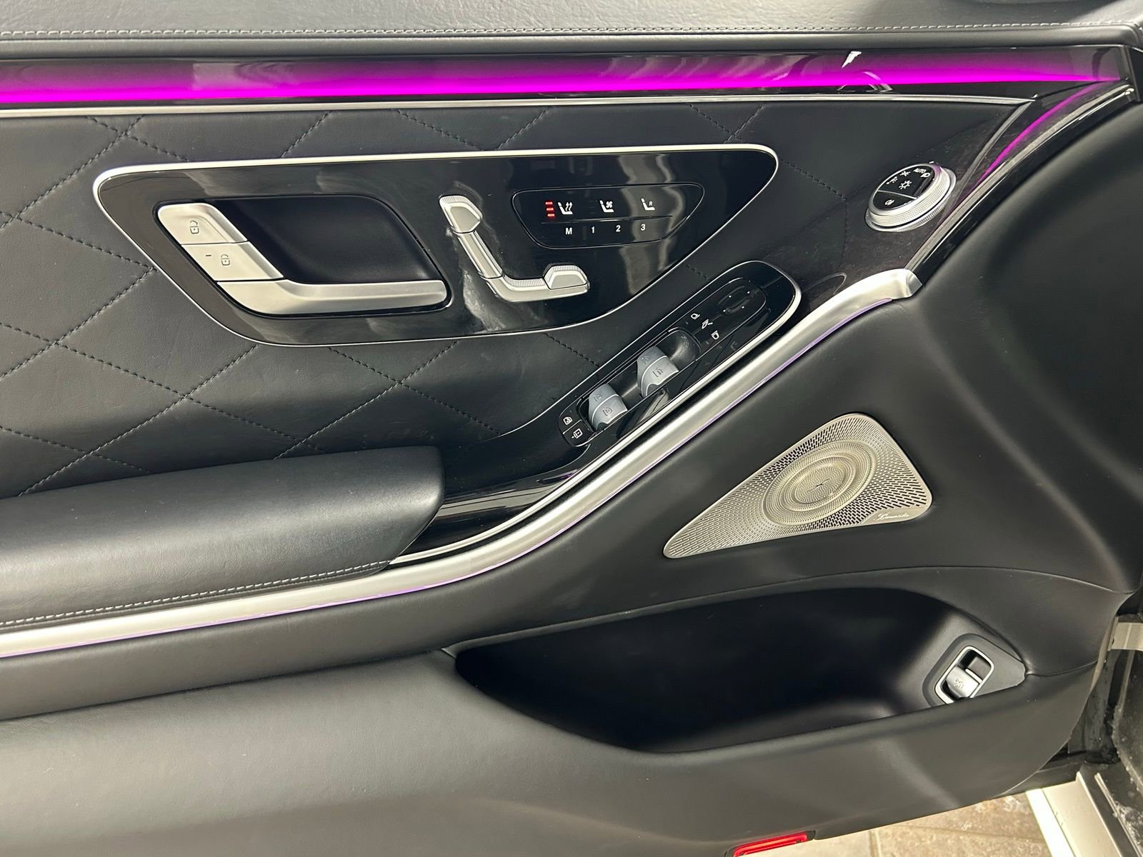 Used 2022 Mercedes-Benz S 580 4MATIC Sedan w/ AMG Line Package image 25