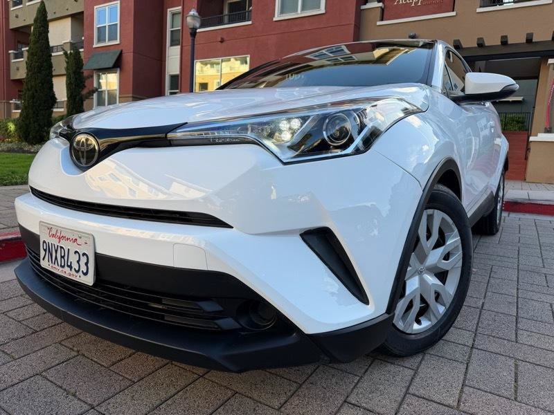 Used 2019 Toyota C-HR LE FWD image 12