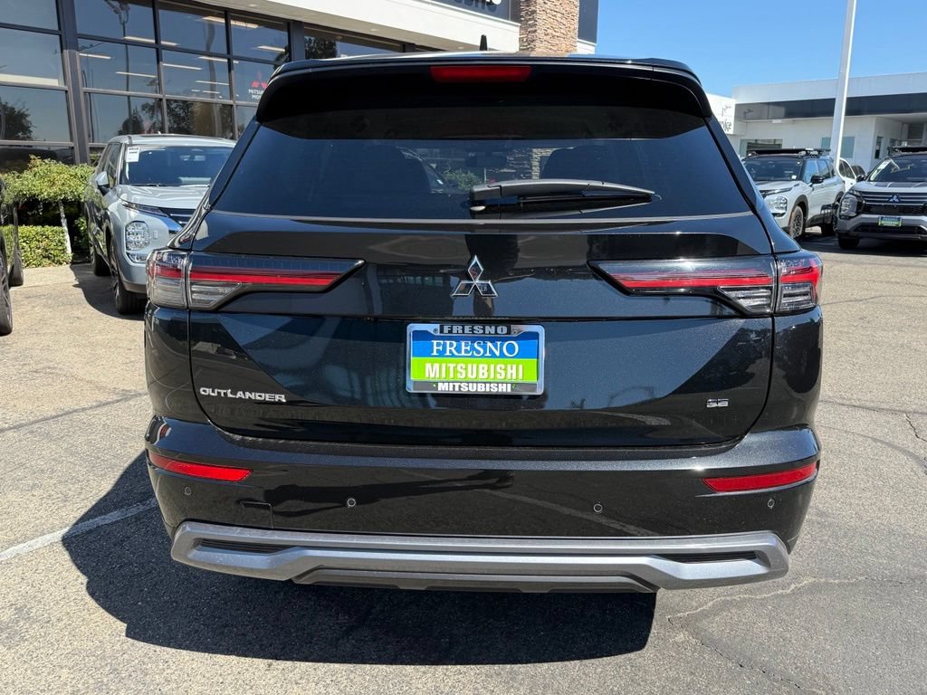New 2026 Mitsubishi Outlander FWD image 9