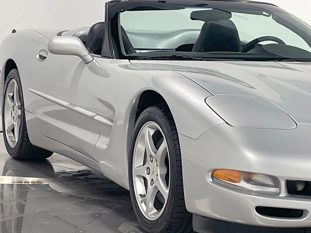 Used 2000 Chevrolet Corvette Convertible w/ Performance Handling Pkg image 15