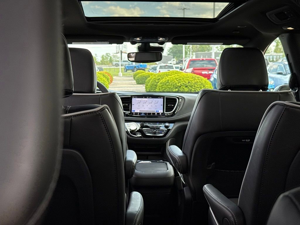 New 2027 Chrysler Pacifica Limited FWD image 54