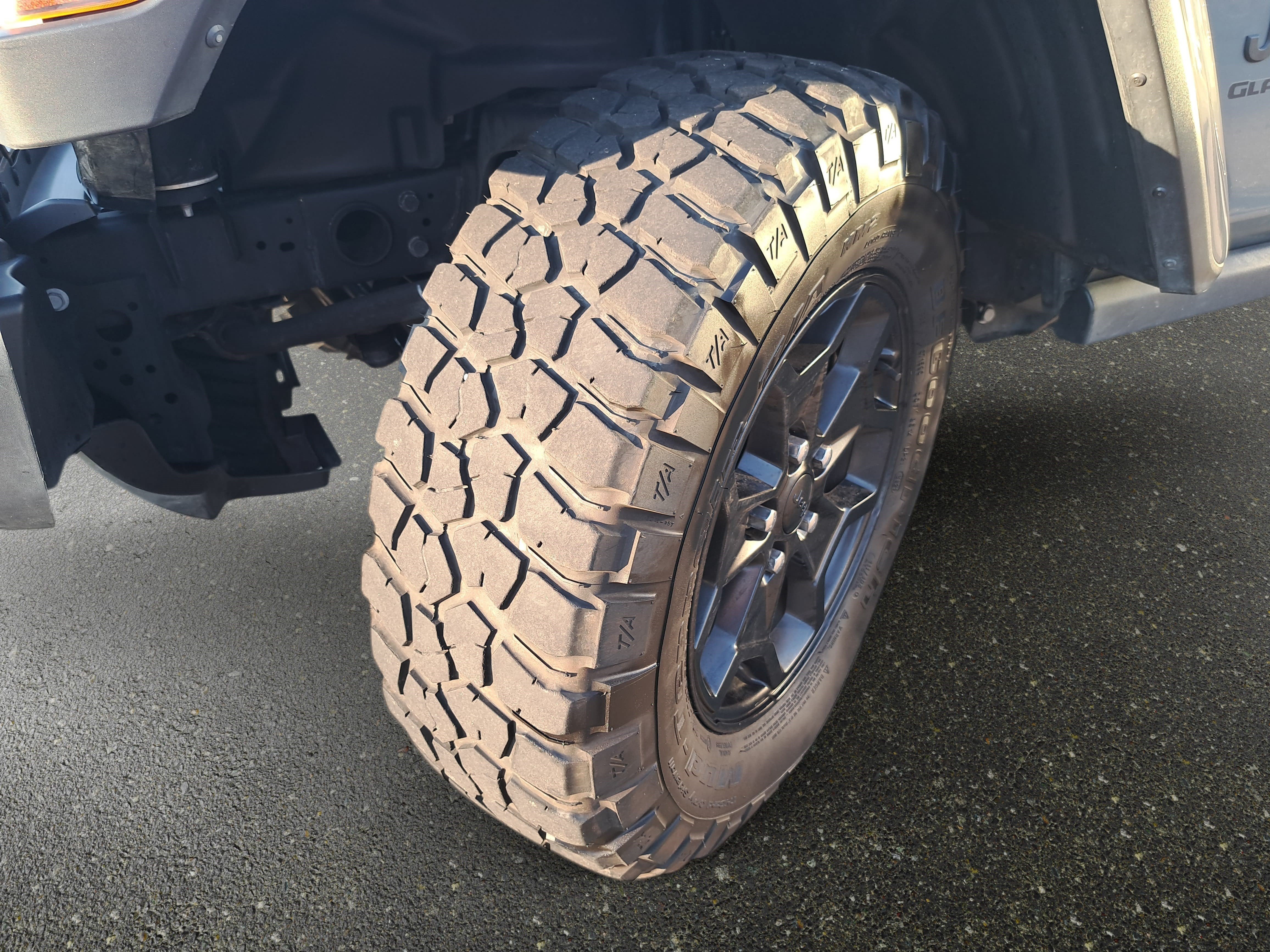 Used 2021 Jeep Gladiator Sport AWD/4WD image 30