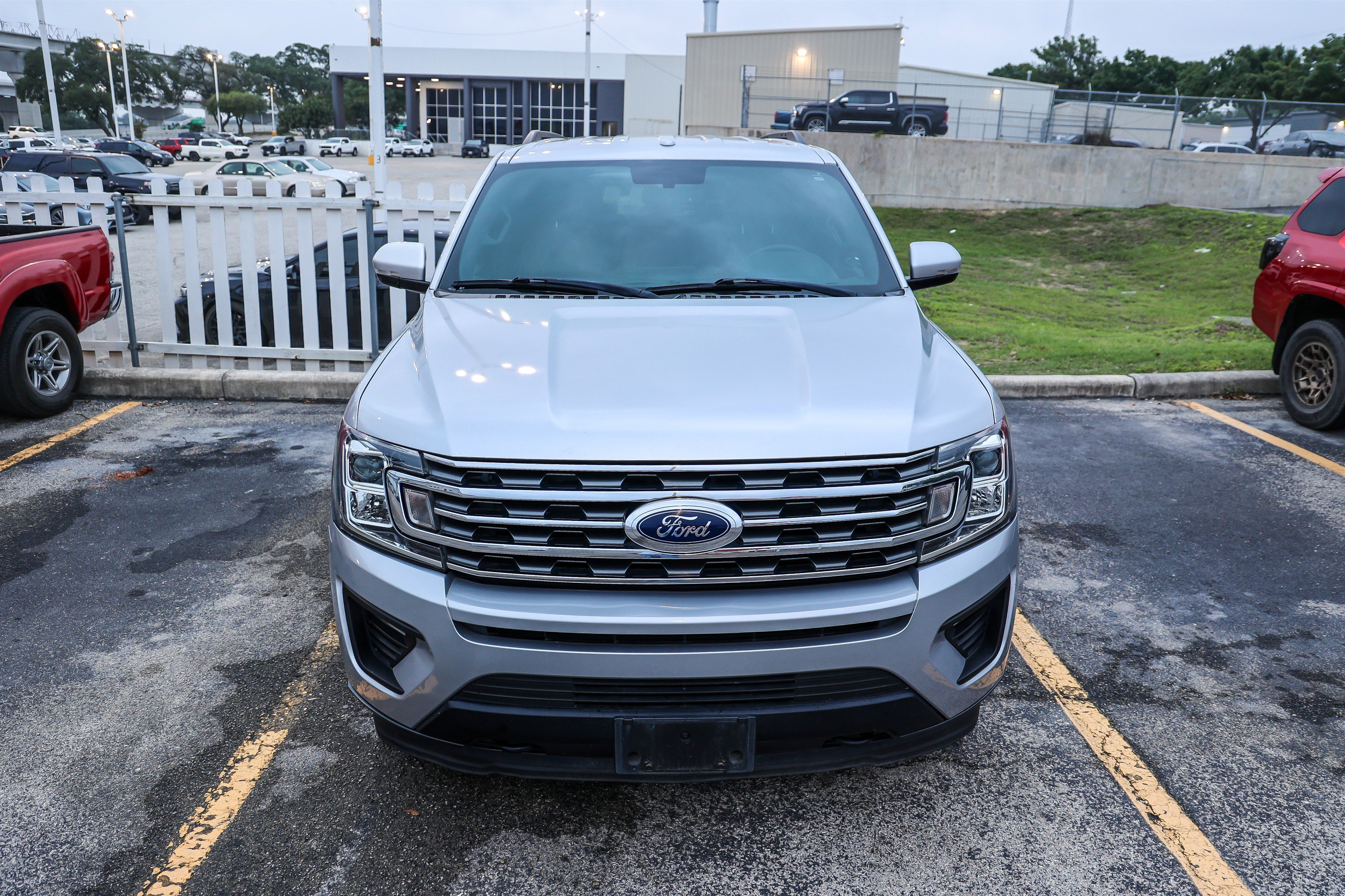 Used 2019 Ford Expedition XLT w/ Equipment Group 201A AWD/4WD image 5