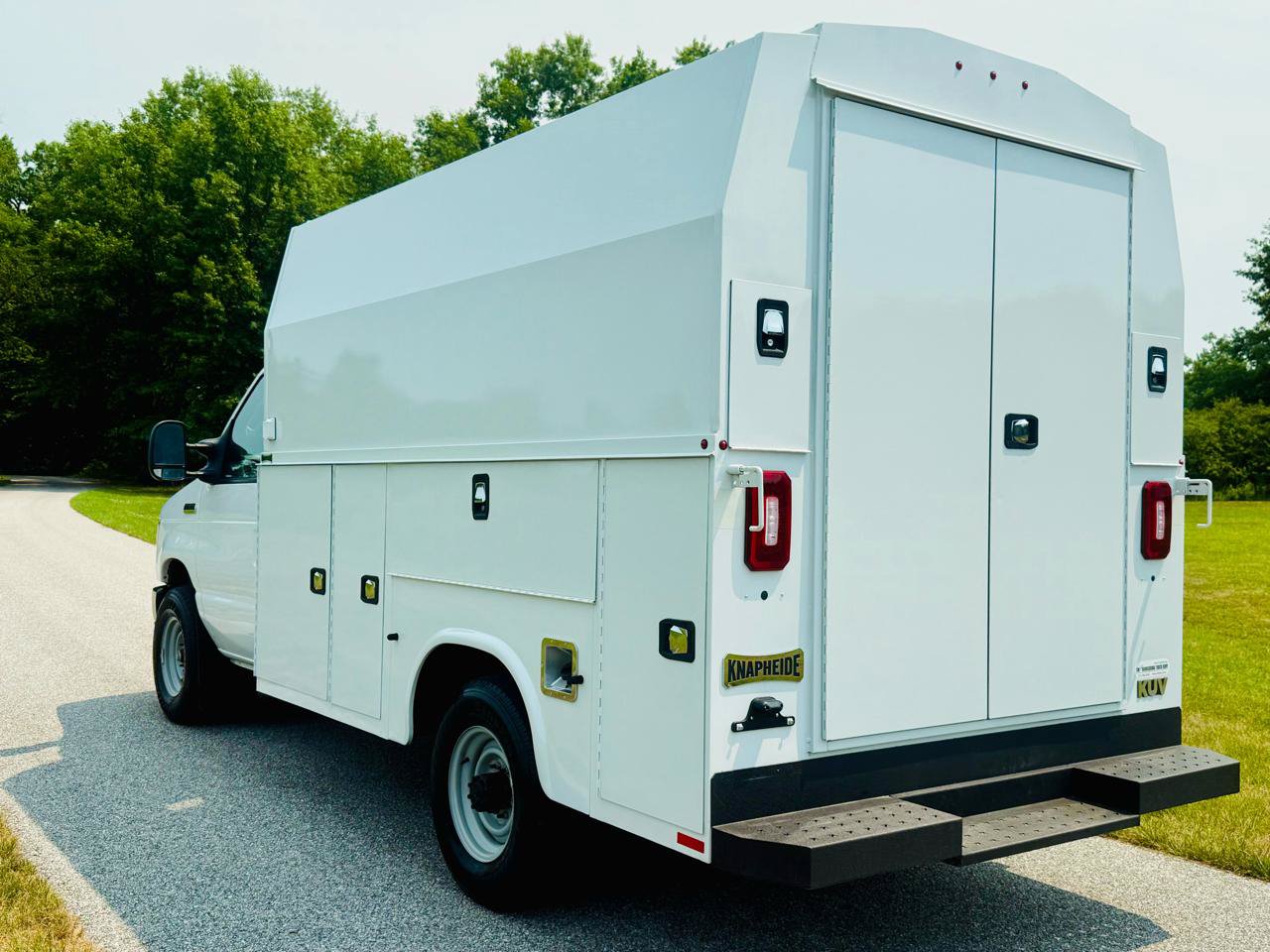 Used 2022 Ford E-350 and Econoline 350 Super Duty w/ Power Windows & Locks Group RWD image 5