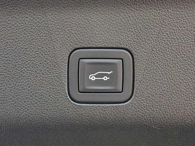 Used 2025 Chevrolet Suburban Z71 AWD/4WD image 30