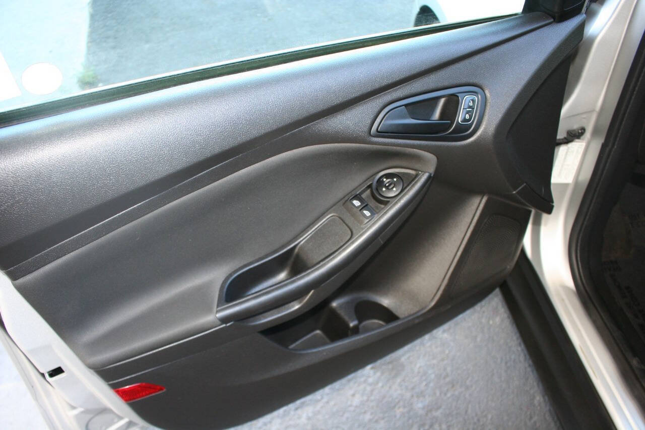 Used 2017 Ford Focus S FWD image 16