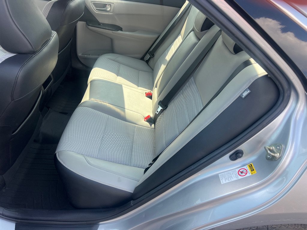 Used 2015 Toyota Camry SE FWD image 13