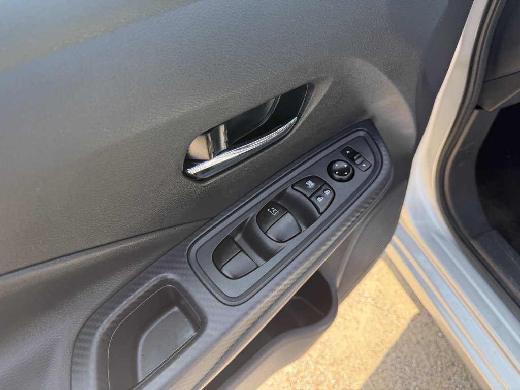 Used 2025 Nissan Versa SV FWD image 7
