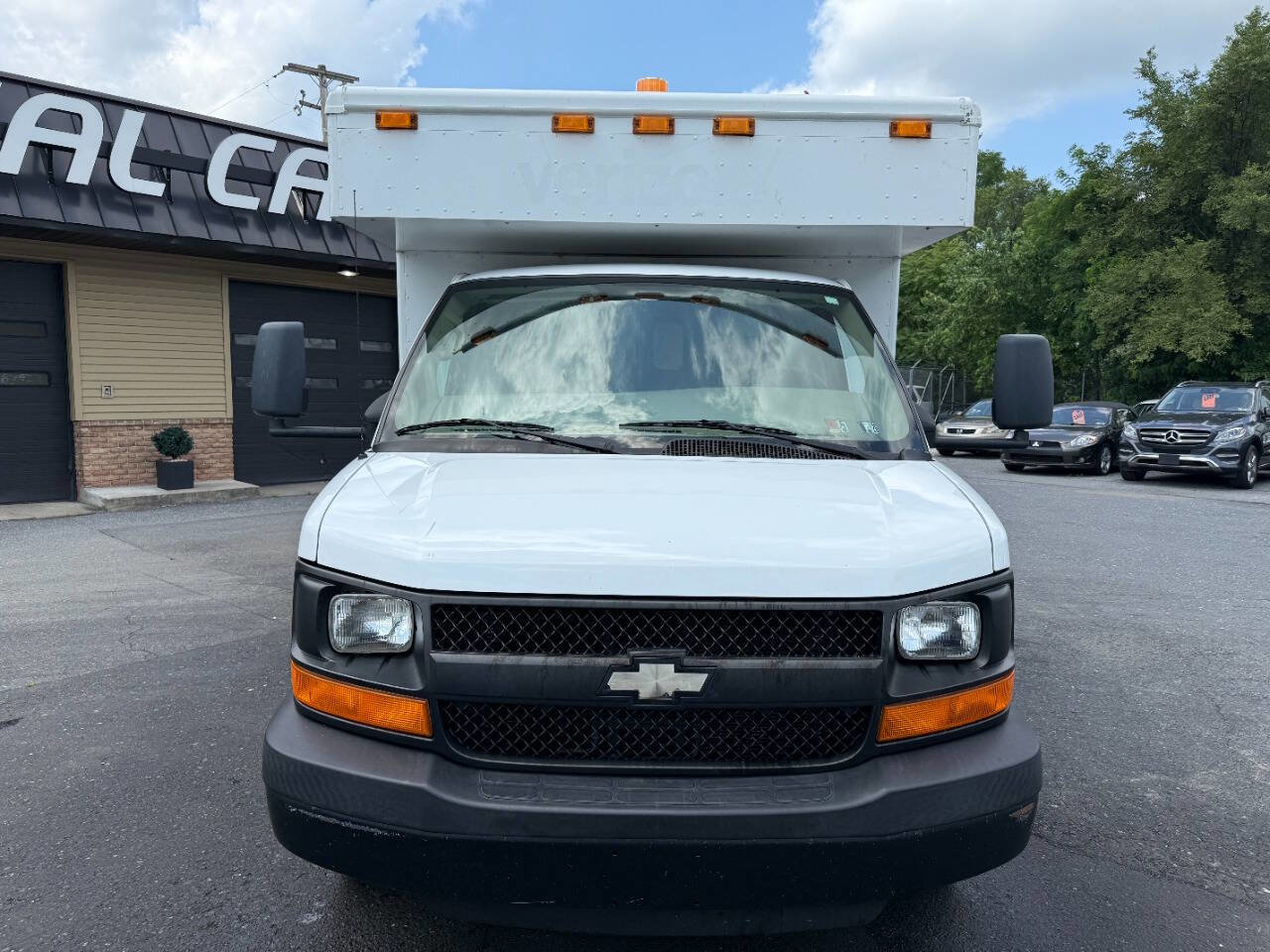 Used 2009 Chevrolet Express 3500 RWD image 2